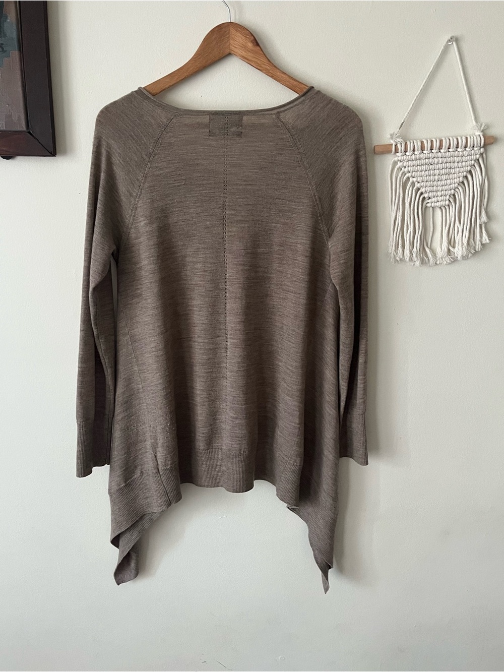 Cynthia Rowley Taupe V-Neck Merino wool oversized Sweater- Medium PtP 20 inch - Picture 8 of 8